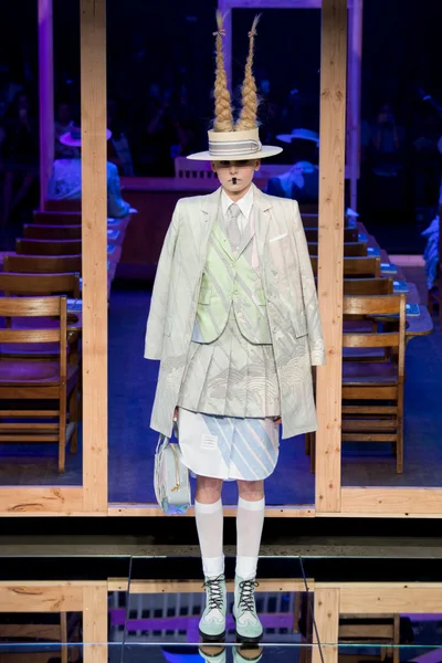 Look 10